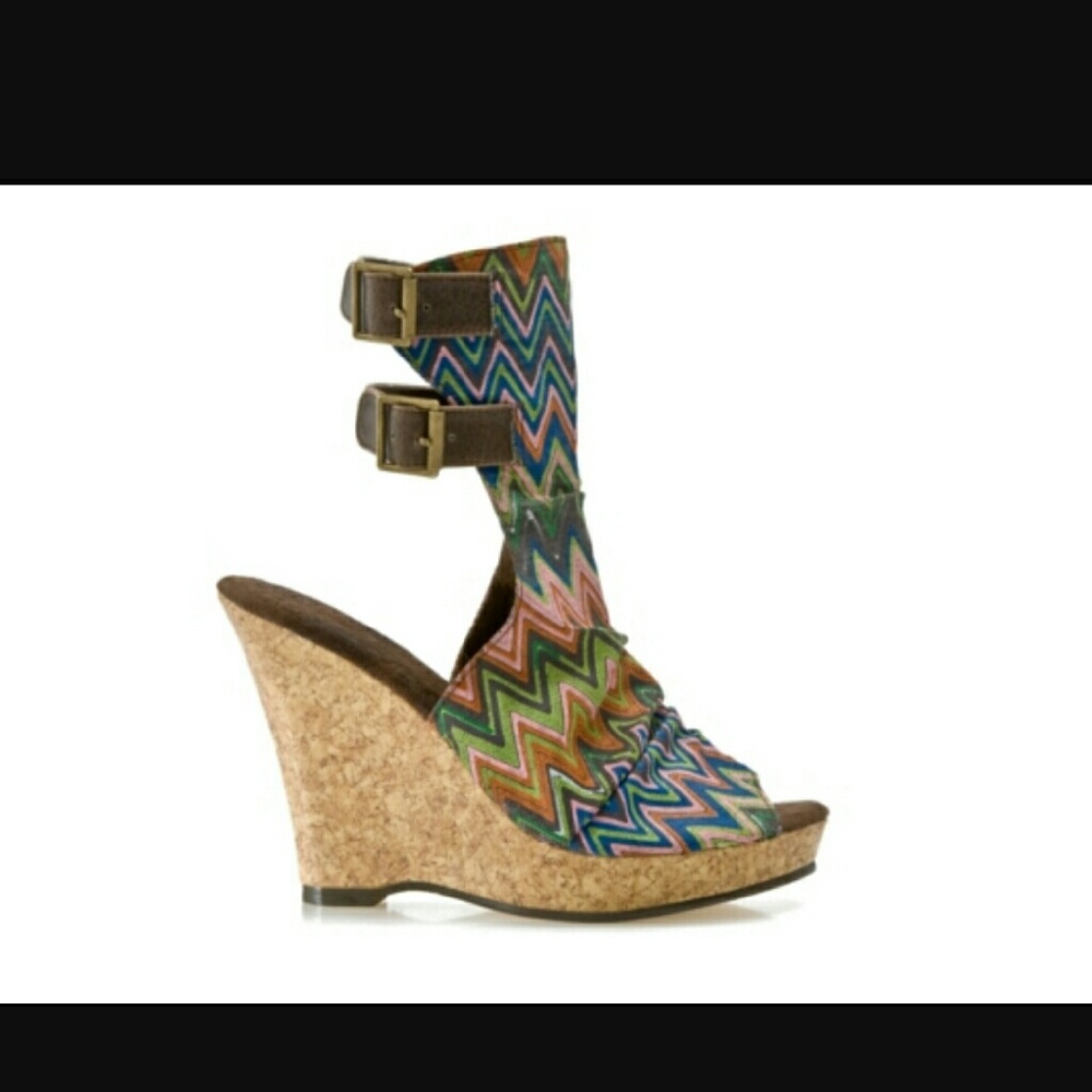Size 8 beautiful wedge shoes
